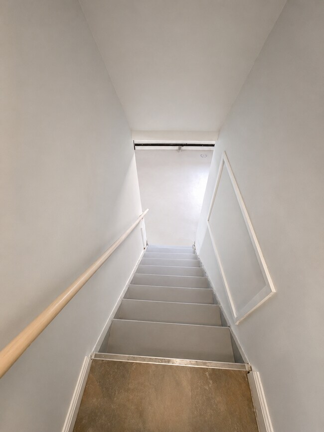 Foto del edificio - 3BR Eastside Bungalow with Wood Floors, Garage & Full Basement
