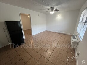 Building Photo - 925 Shallowford Rd