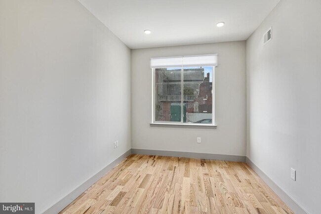 Foto del edificio - 1847 E Huntingdon St