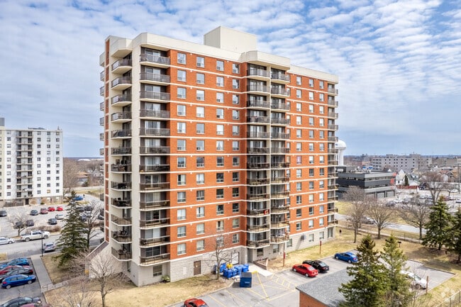 Building Photo - MacDonald