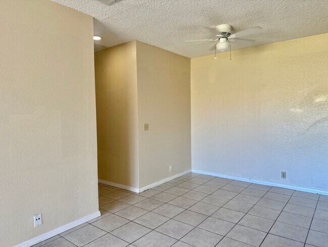 Foto del edificio - 2BD/2BTH with Private Patio, Walk-In Closet, Onsite Laundry, and Parking!