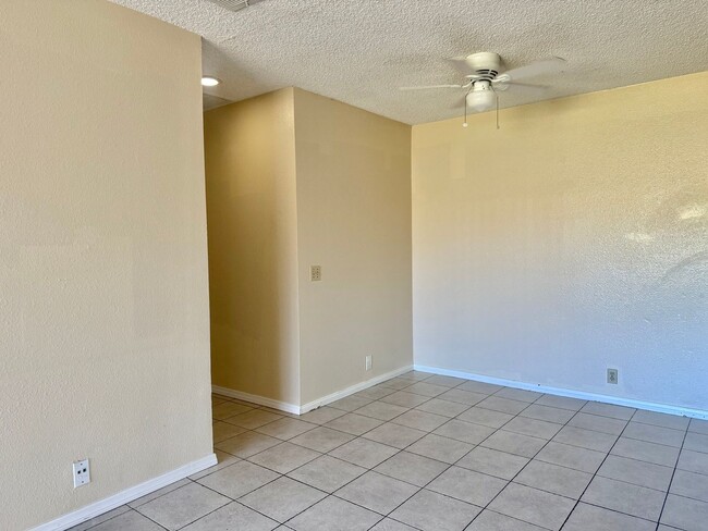 Building Photo - 2BD/2BTH with Private Patio, Walk-In Closet, Onsite Laundry, and Parking!