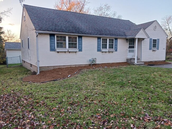 Building Photo - 441 Niles Cortland Rd NE