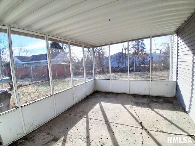 Foto del edificio - 2022 W Richwoods Blvd