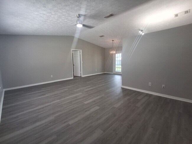 Foto del edificio - 3/2 SCREENED PORCH & FENCED-IN BACKYARD HOME