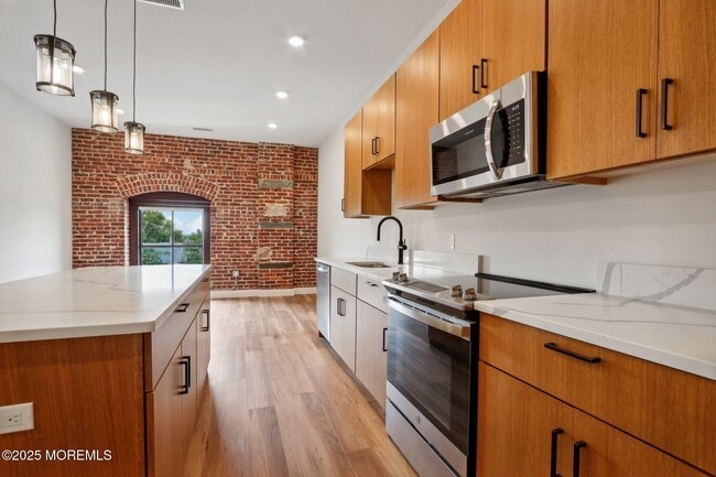 Building Photo - 179 Chelsea Ave