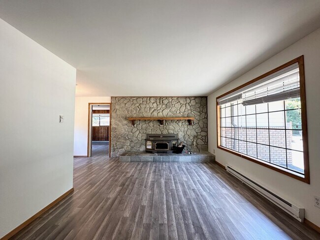 Foto del edificio - Charming 3 Bed 1 Bath Rambler in Juanita, ...