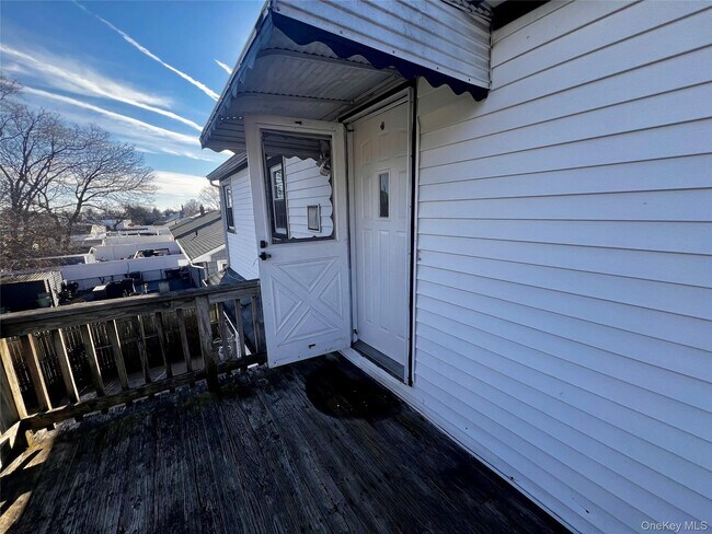 Foto del edificio - 463 Duryea Ave