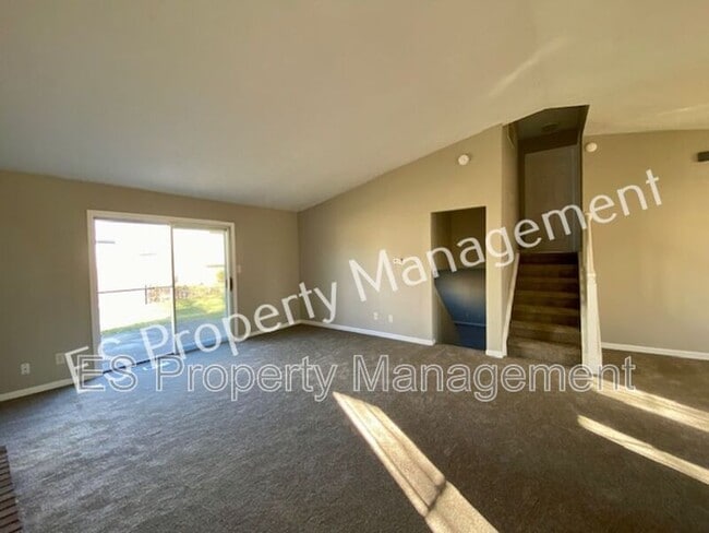 Building Photo - 10044 Lone Wolf Dr