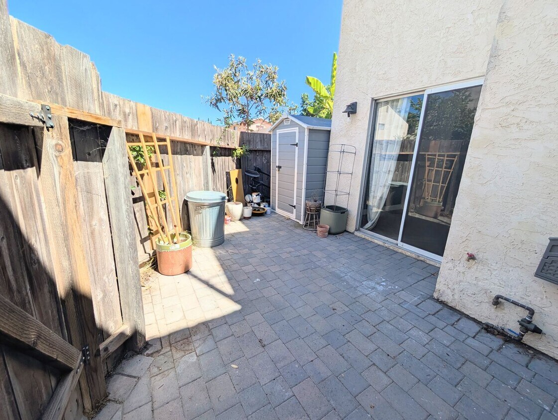 Foto principal - AWESOME 2 BED/1.5 BATH WITH LARGE YARD+WRA...