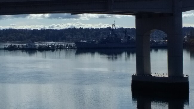 Buque de la Armada estadounidense Turner Joy visto desde el balcón - 1127 Wheaton Way, C-1