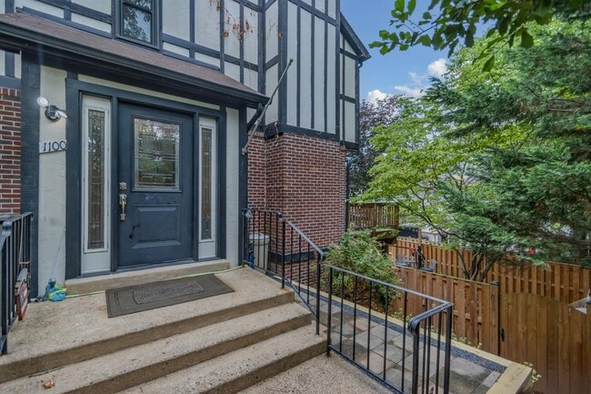 Building Photo - 1100 Snead Pl