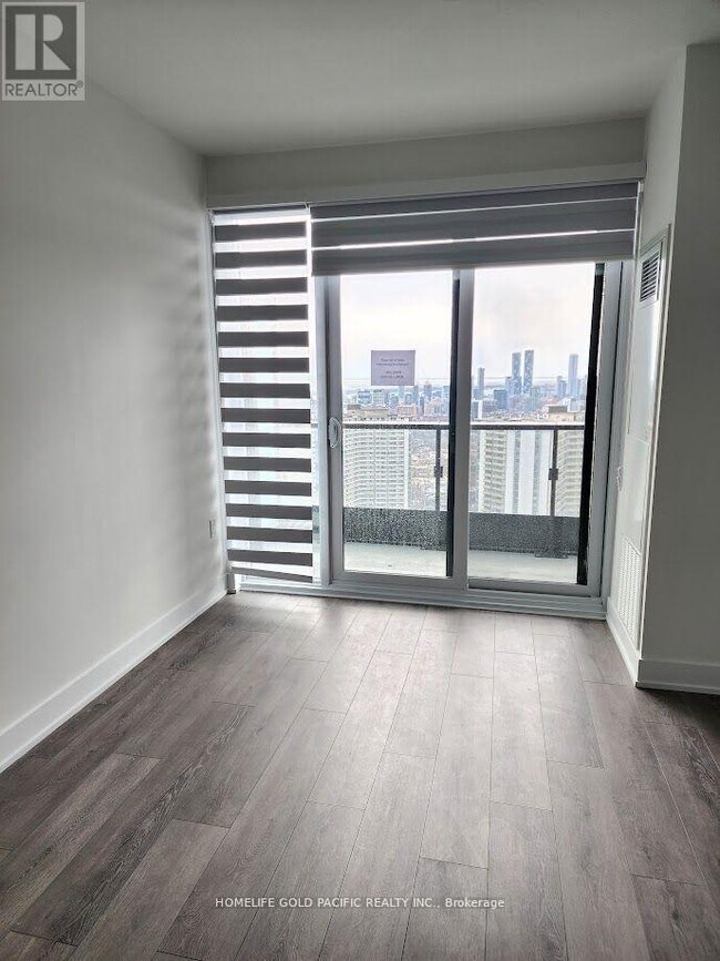 Photo du bâtiment - 585-3585 Bloor St E