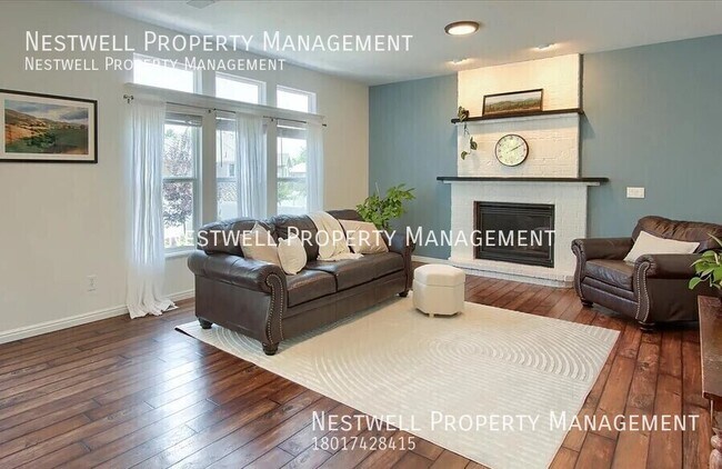Foto del edificio - Beautiful 4-bed Traditional Home in Riverd...