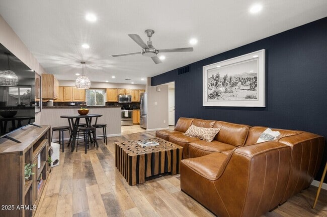 Building Photo - 6419 E Cambridge Ave