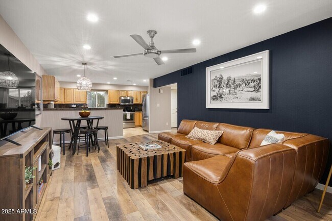 Foto del edificio - 6419 E Cambridge Ave