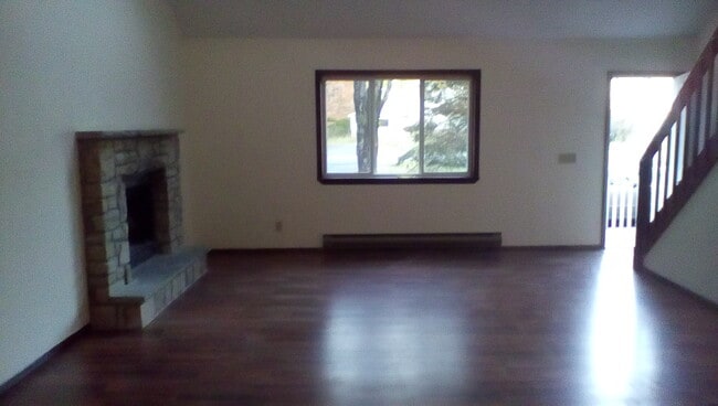 Building Photo - 228 Greenbriar Cir