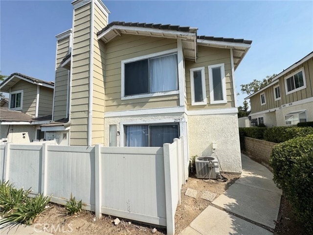 Building Photo - 23757 Highland Valley Rd