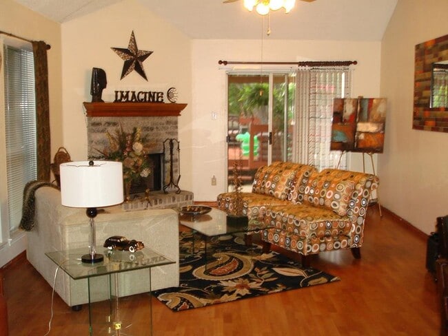 Foto del edificio - 1410 Ambrose Dr