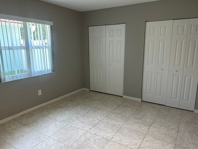 Foto del edificio - 3/2 available now! Welcome home!