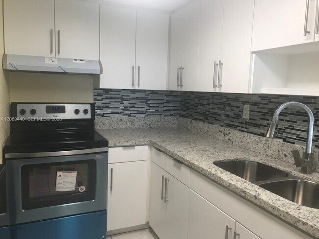 Foto del edificio - 1407 NE 56th St