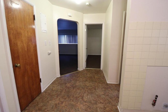 Building Photo - 4145 Ridge Road Unit #01