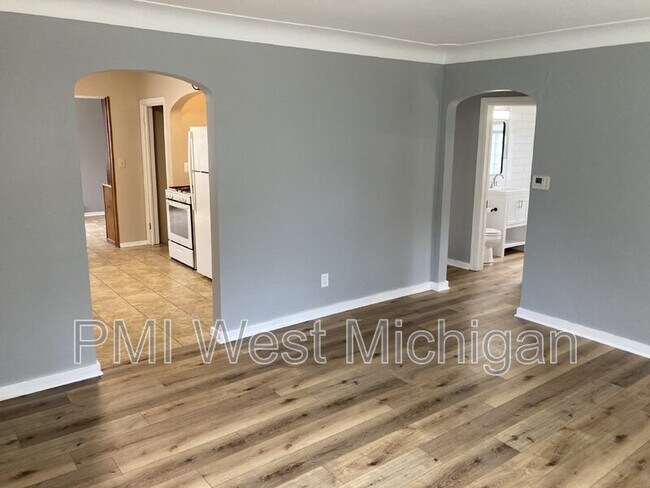 Foto del edificio - 820 Spring Ave NE