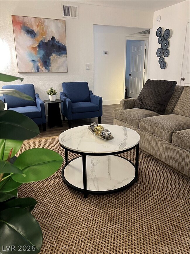 Foto del edificio - 5404 River Glen Dr