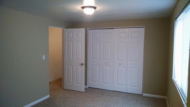 Foto del edificio - 9145 Brookside Dr
