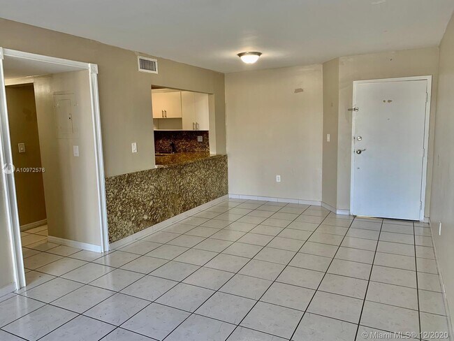 Foto del edificio - 8201 NW 8th St