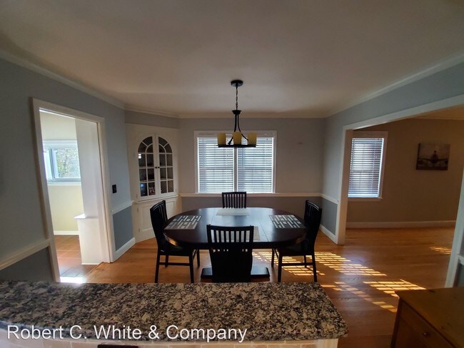 Foto del edificio - 2 br, 1 bath House - 136 North Main Street