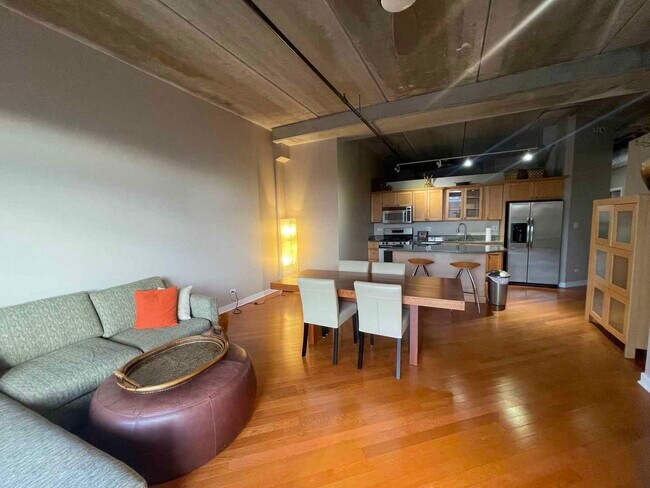 Foto del edificio - 811 W 15th Pl