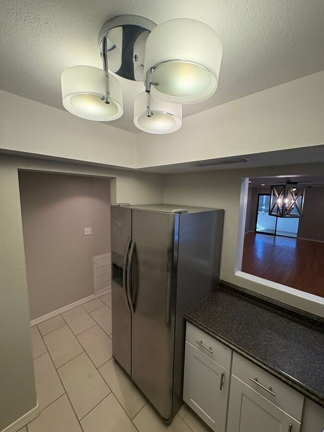 Foto del edificio - READY TO VIEW NOW!-HALF OFF FIRST MONTH RE...
