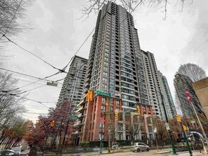 Building Photo - 909 Mainland St