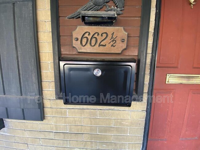Building Photo - 662 1/2 Columbia Ave