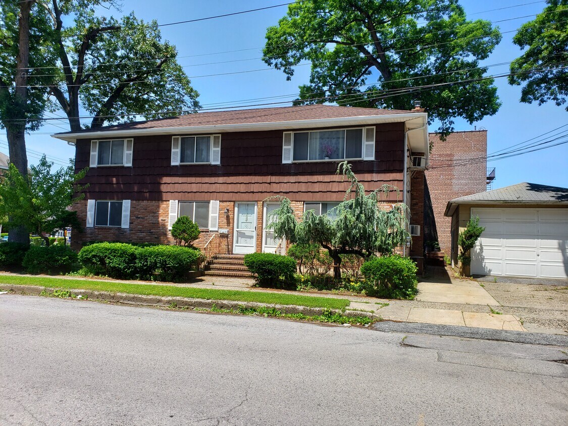 21 6th St, Valley Stream, NY 11581 House Rental in Valley Stream, NY