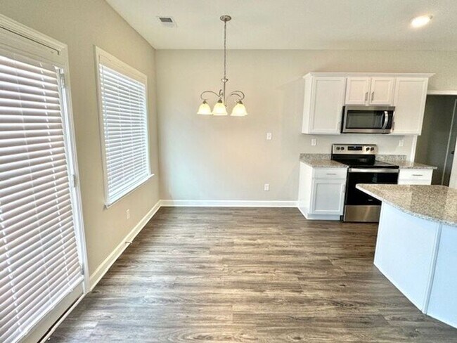 Building Photo - Now Leasing a 4-bedroom 2.5 bath in Munford