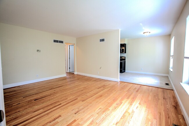 Foto del edificio - 933 Brookside Ave