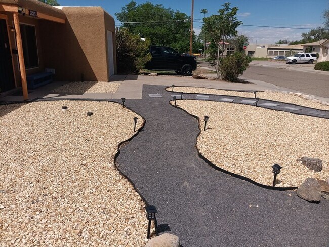 Foto del edificio - 3 Bedroom, 1 Bathroom Home! Schedule a Showing Soon!