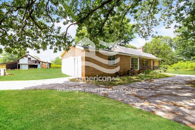 Building Photo - 1711 Holliday Dam Rd