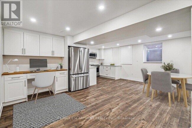 Photo du bâtiment - 2180 Lumberman Ln