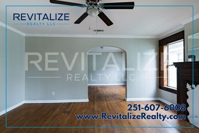 Building Photo - Renovated 3 Bedroom/2 Bathroom Home in Mob...