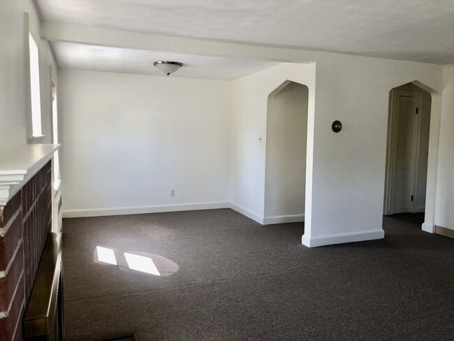 Building Photo - 17 Hatfield Rd