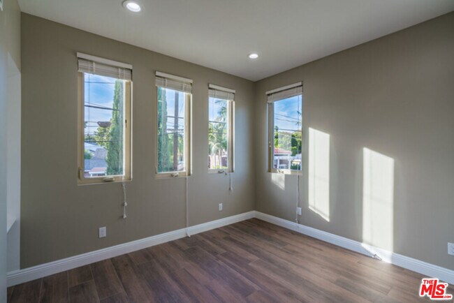 Building Photo - 3035 Wesley St