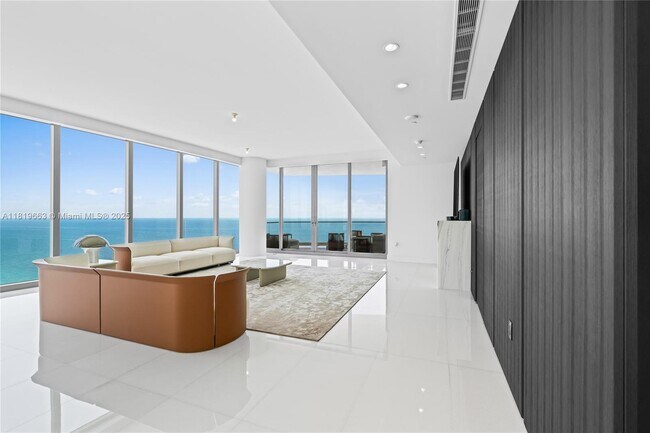 Foto del edificio - 17975 Collins Ave