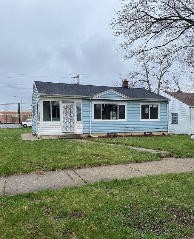 Building Photo - Beautiful 3 Bedroom Single Home