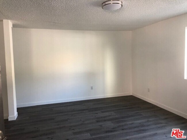 Foto del edificio - 8923 Orion Ave