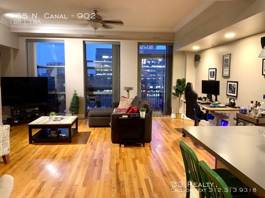 Primary Photo - 1 Bed+ Den/ 1 Bath in West Loop!