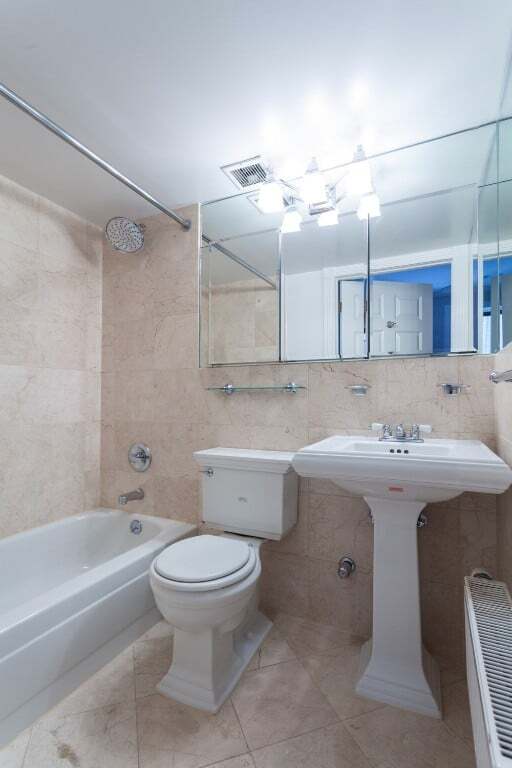 Building Photo - 202 E 13th St