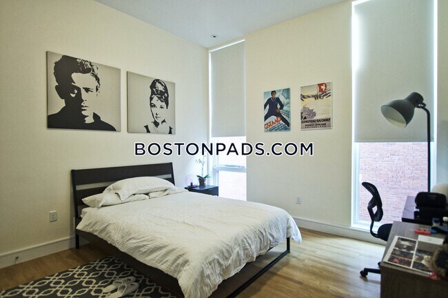 Building Photo - 877 Beacon St